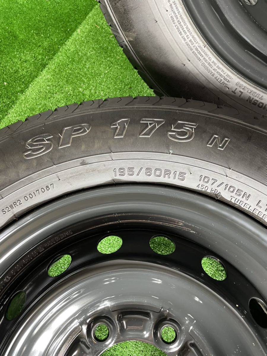 新車外しトヨタ 200系 ハイエース 純正 195/80R15 107/105L ダンロップ SP175N 新品ホイールキャップ付きタイヤ2023年20週（T-21）_画像8