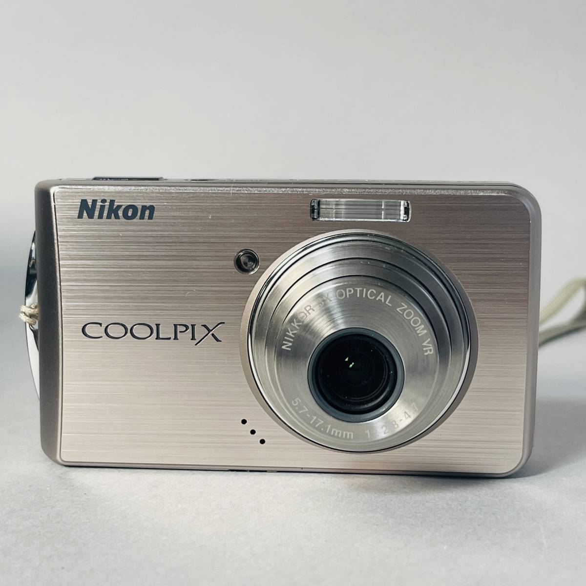 動作品 ニコン COOLPIX S520 A11 箱付き シルバー Nikon コンパクトデジタルカメラ_画像2