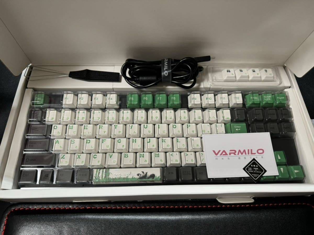 Varmilo(アミロ) Panda R2 パンダ 日本語配列キーボード V2 テンキーレス 静電容量 静音デイジー軸 ＆ Ducky TKLサイズ リストレスト_画像2