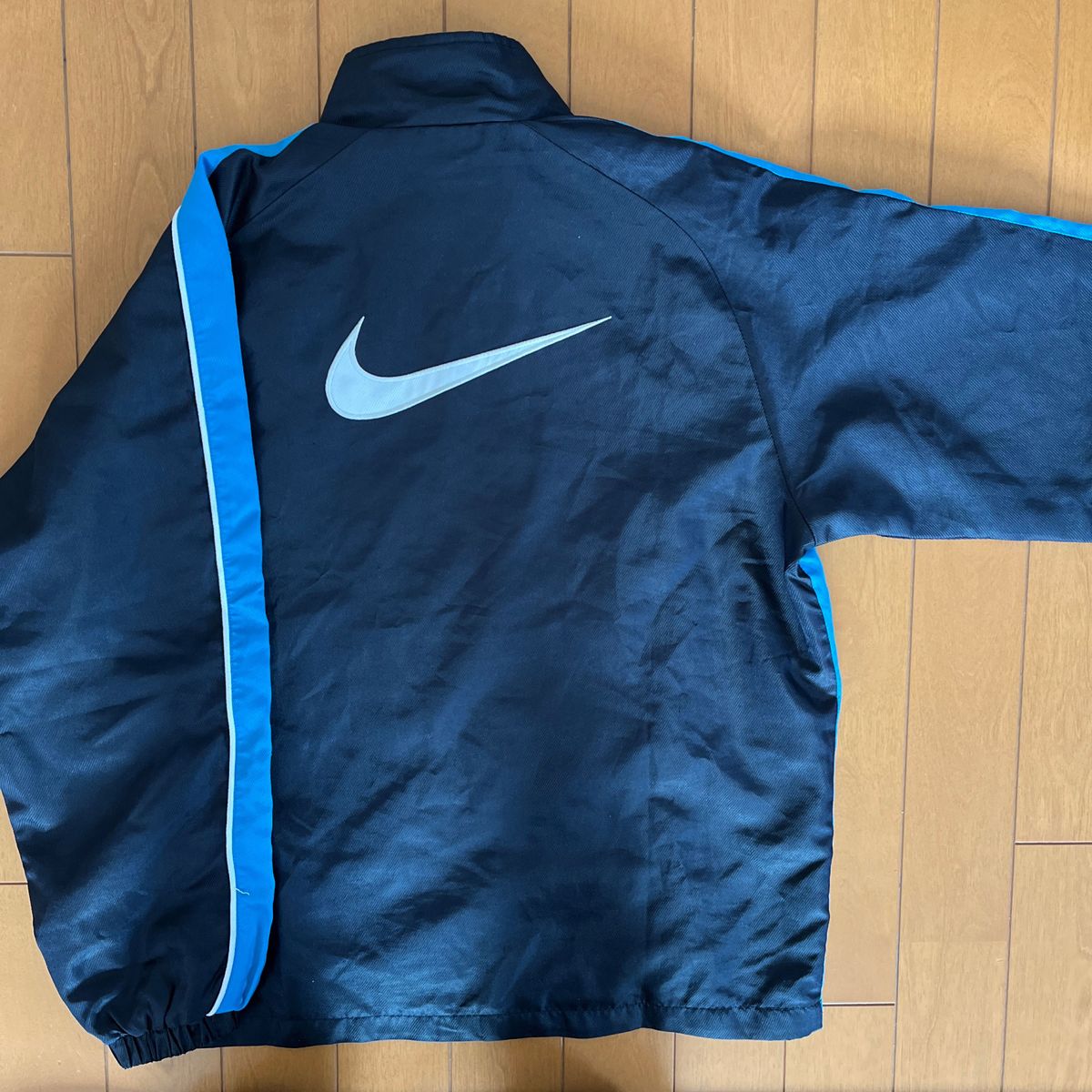 ナイキ NIKE ウィンドブレーカー ジャージ　スポーツ　シャカシャカ