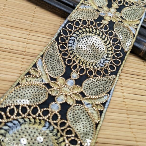 刺繍リボン　テープ　黒　ブラック　ゴールド　花　フラワー　幅約7cm 長さ約1.8m ハンドメイド　手芸　可愛い　高級　立体　金色糸_画像3