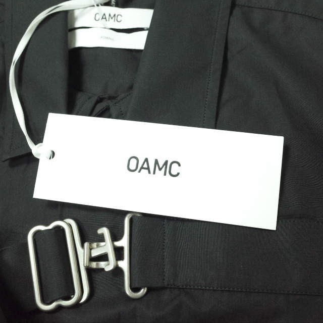 OAMC オーエーエムシー Strapped Shirt バックルフロント コットンポプリンシャツ I024455 XS ブラック 長袖 ストラップ トップス g12487_画像3