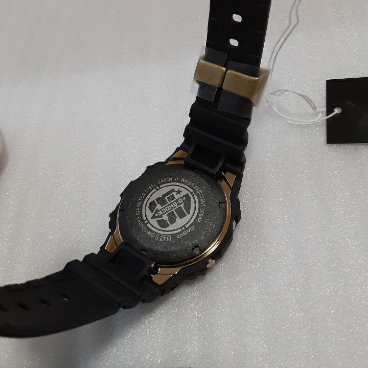 【即決あり】未使用 CASIO G-SHOCK カシオ Gショック 40th Anniversary DW-5040PG-1JR 40周年記念モデル スクリューバック_画像3