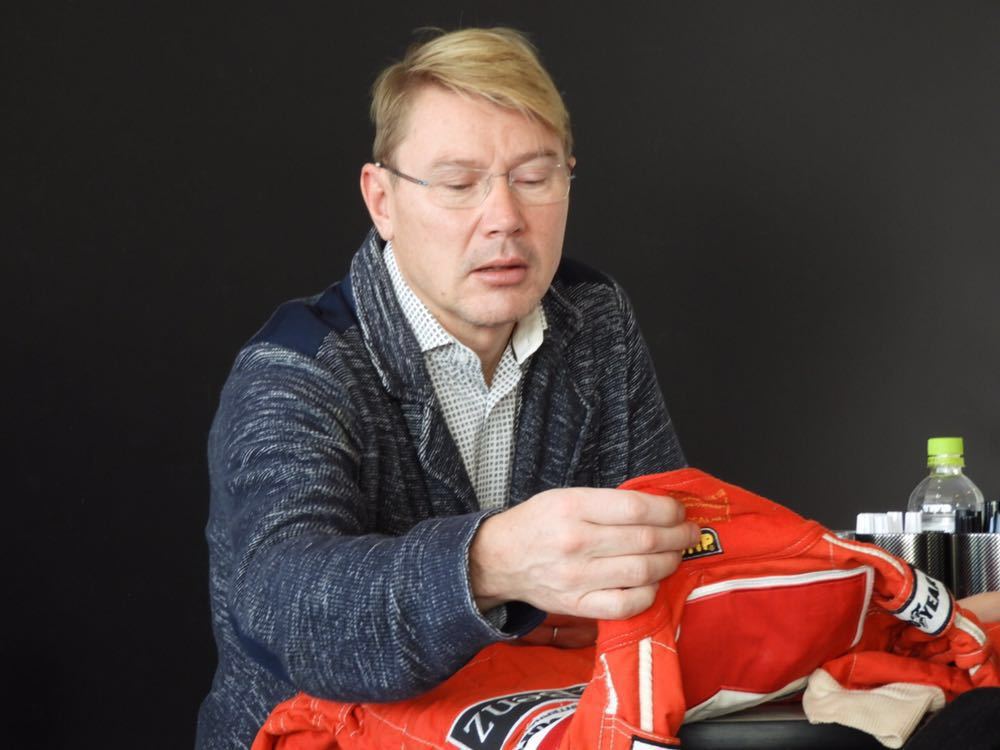 F1mika is  memory Mika HAKKINEN *95 actual use with autograph McLAREN Mercedes-Benz Marlboro racing suit ( life photograph attaching )