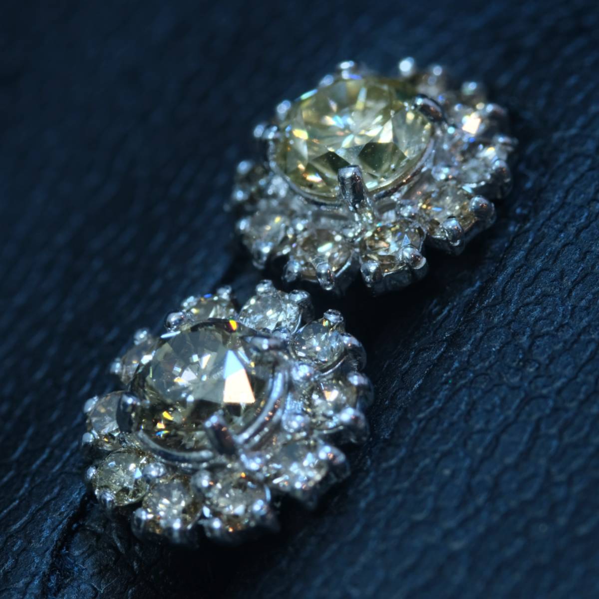 ＊CE00757【BRAND CLUB HILTON OSAKA】天然絶品大粒シャンパンカラーダイヤモンド１．００ct 最高級K18WG無垢ピアス 新品_画像3