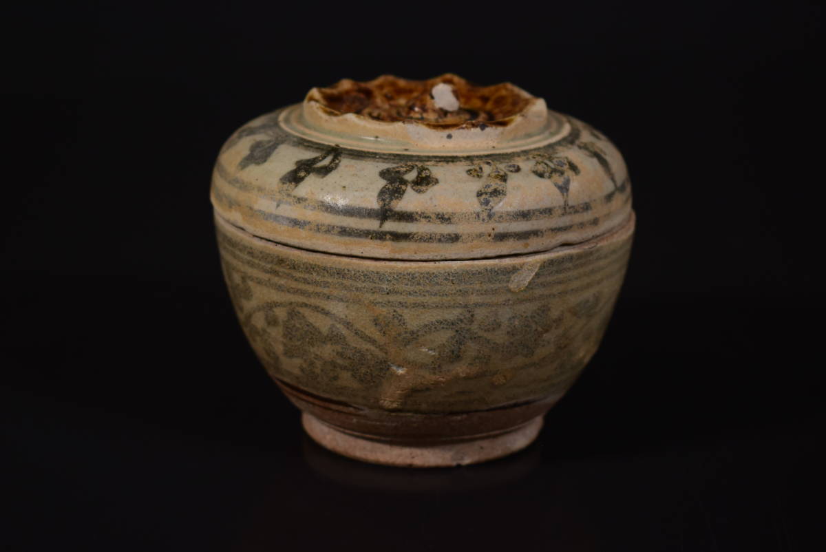 中国古美術 龍泉窯 青磁葡萄紋茶碗 茶道具 古玩 骨董 美術品 骨董品 中国古美術 龍泉窯 青磁葡萄紋茶碗 茶道具 古玩 骨董 美術品 骨董品