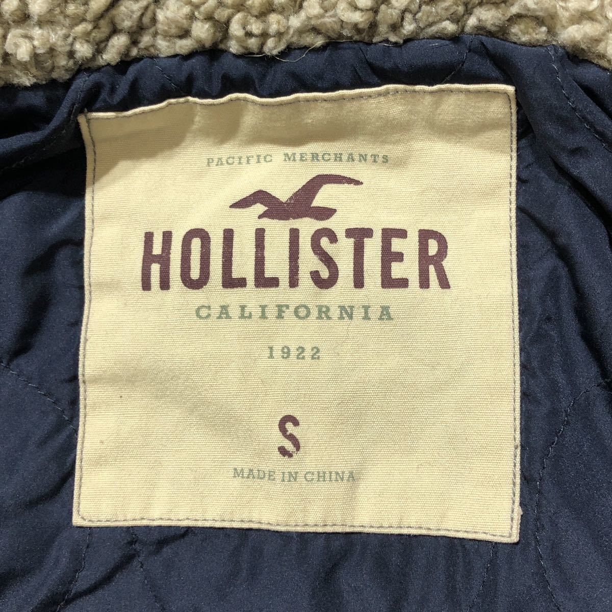 ● HOLLISTER ホリスター アバクロ ● ロゴ 刺繍 ワッペン 中綿入 フード裏 ボア ジップアップ ジャケット ネイビー S_画像6