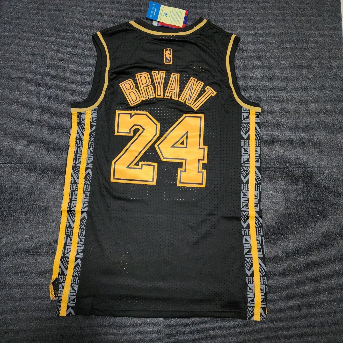 新品　ロサンゼルス・レイカーズ　Los Angeles Lakers Lakers　コービー選手　NBA　ゲームシャツ　Kobe　ユニフォーム　90s ブラック　L_画像2