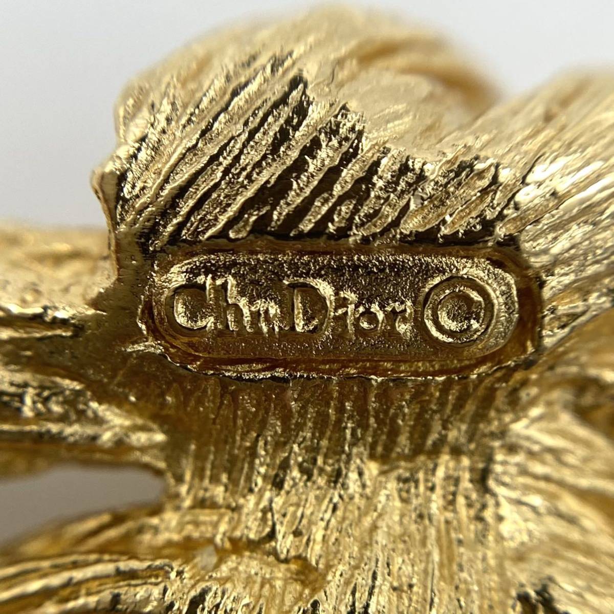 Christian Dior クリスチャン ディオール ブローチ 紐モチーフ ヴィンテージ　ゴールド アクセサリー P6935_画像4