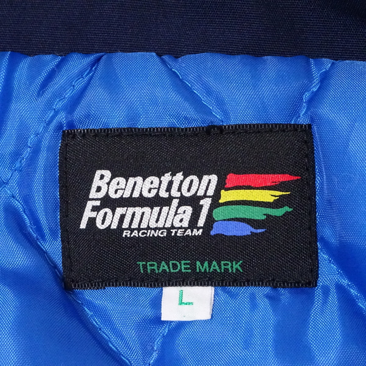 美品 F1 RENAULT RACING TEAM Benetton Formula 1 ルノーレーシングチーム ベネトン 防寒 中綿ジャケット Lサイズ フード襟収納_画像4