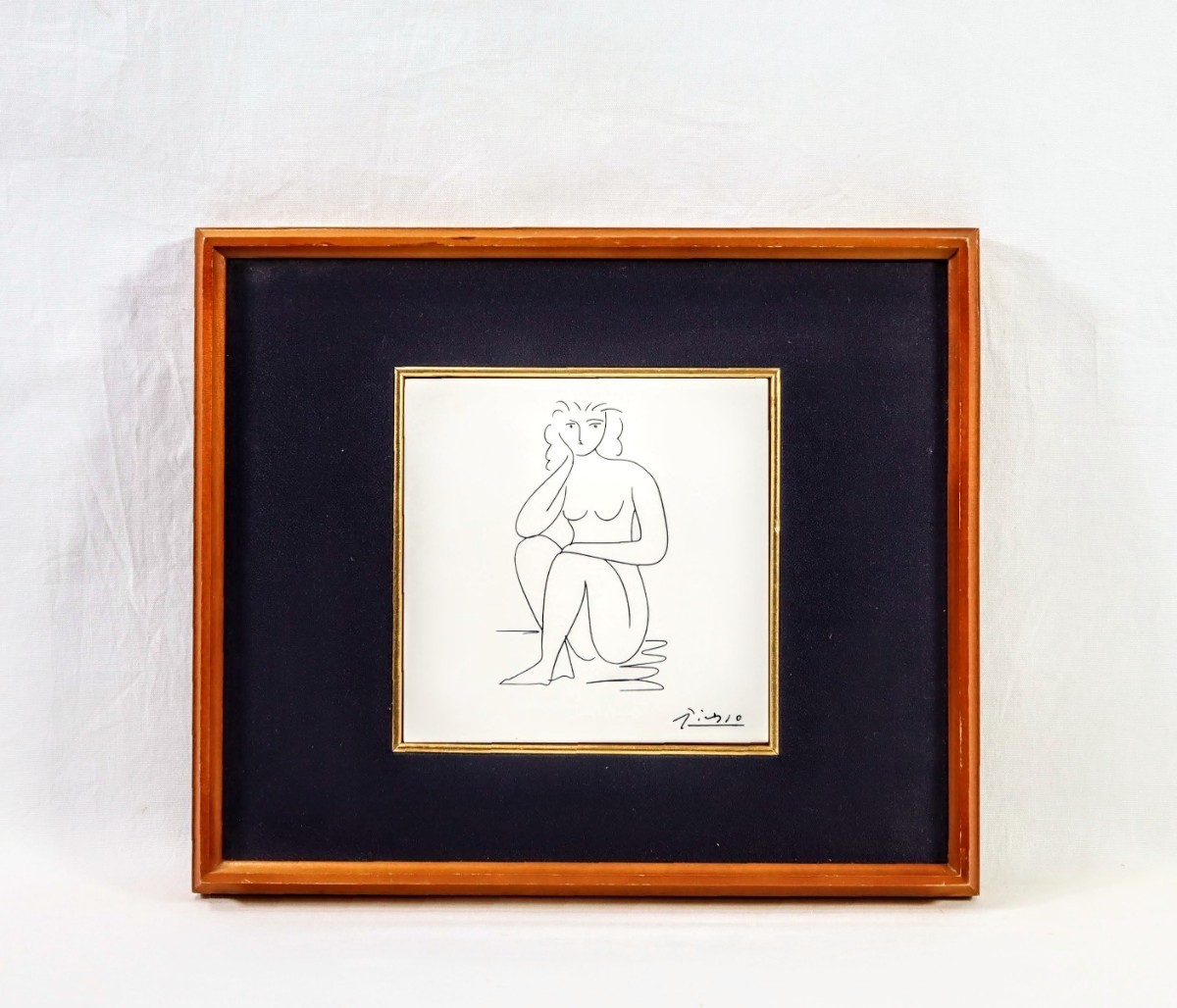 パブロ・ピカソ 瀬栄陶器会社製陶板「裸婦」画寸 15.5cm×15cm 余分な線を省き簡素でしなやかな線描で描いた秀作 8169