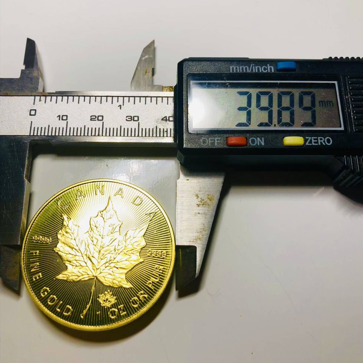 古銭　カナダ　エリザベス2世記念　2021年 大型金貨　メイプルリーフ金貨 カプセル付き_画像4