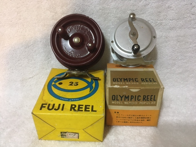 ＜送料込＞未使用品 FUJI REEL フジリール 25 太鼓 タイコリール 富士リール 箱付き ワインレッド レアカラー 昭和レトロ_これとは別に古いリールを出品しています。