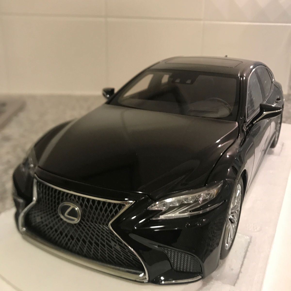 【超希少大人気 】 LEXUS レクサス1/18 LS500h ミニカー　BLACK