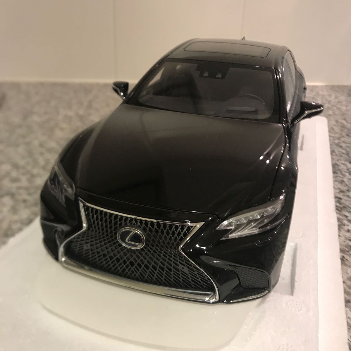 【超希少大人気 】 LEXUS レクサス1/18 LS500h ミニカー　BLACK