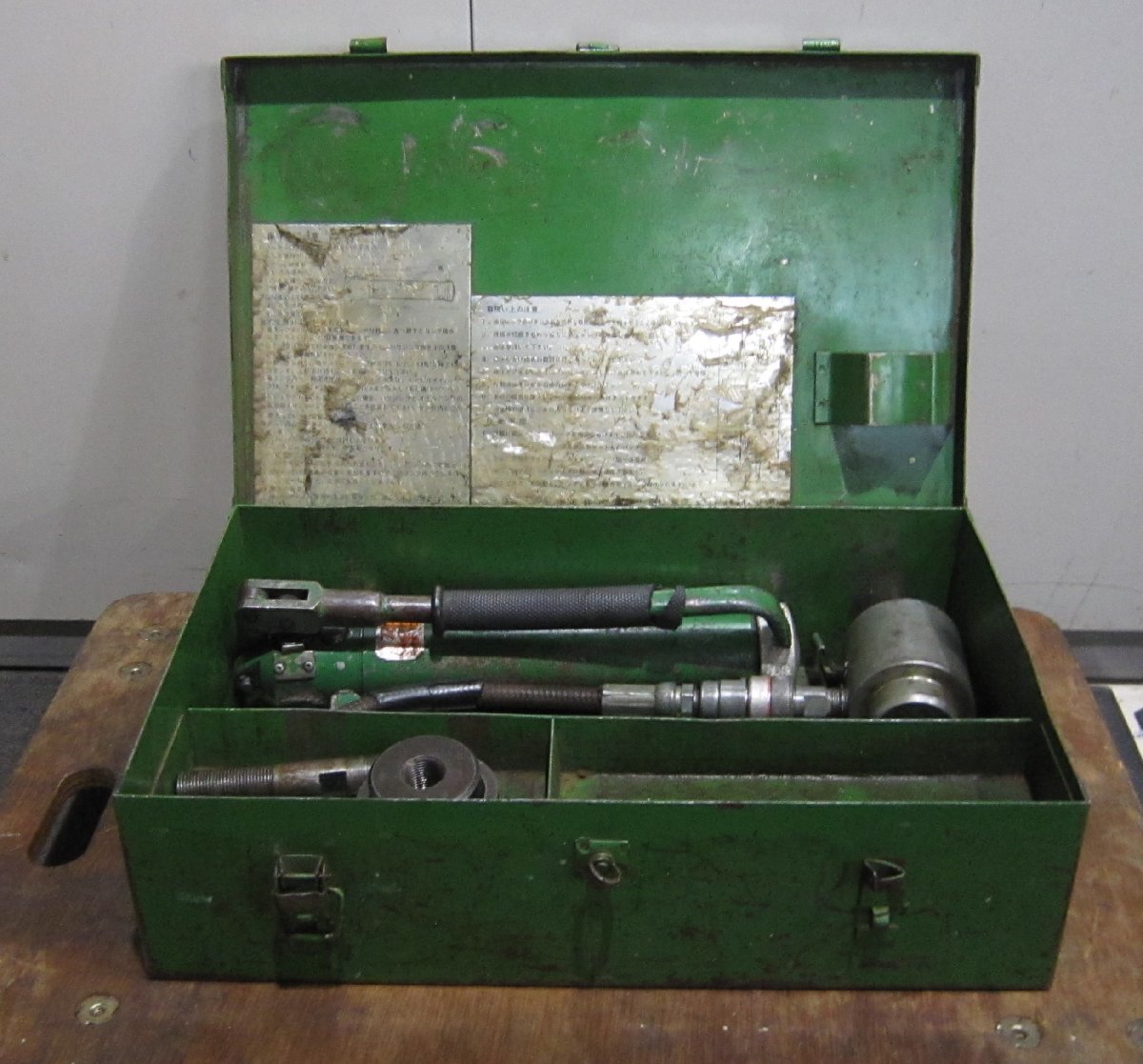 中古品】新中央工業 富士物産 携帯用 油圧式 鋼鉄板穴あけ機 中古品】新中央工業 富士物産 携帯用 油圧式 鋼鉄板穴あけ機