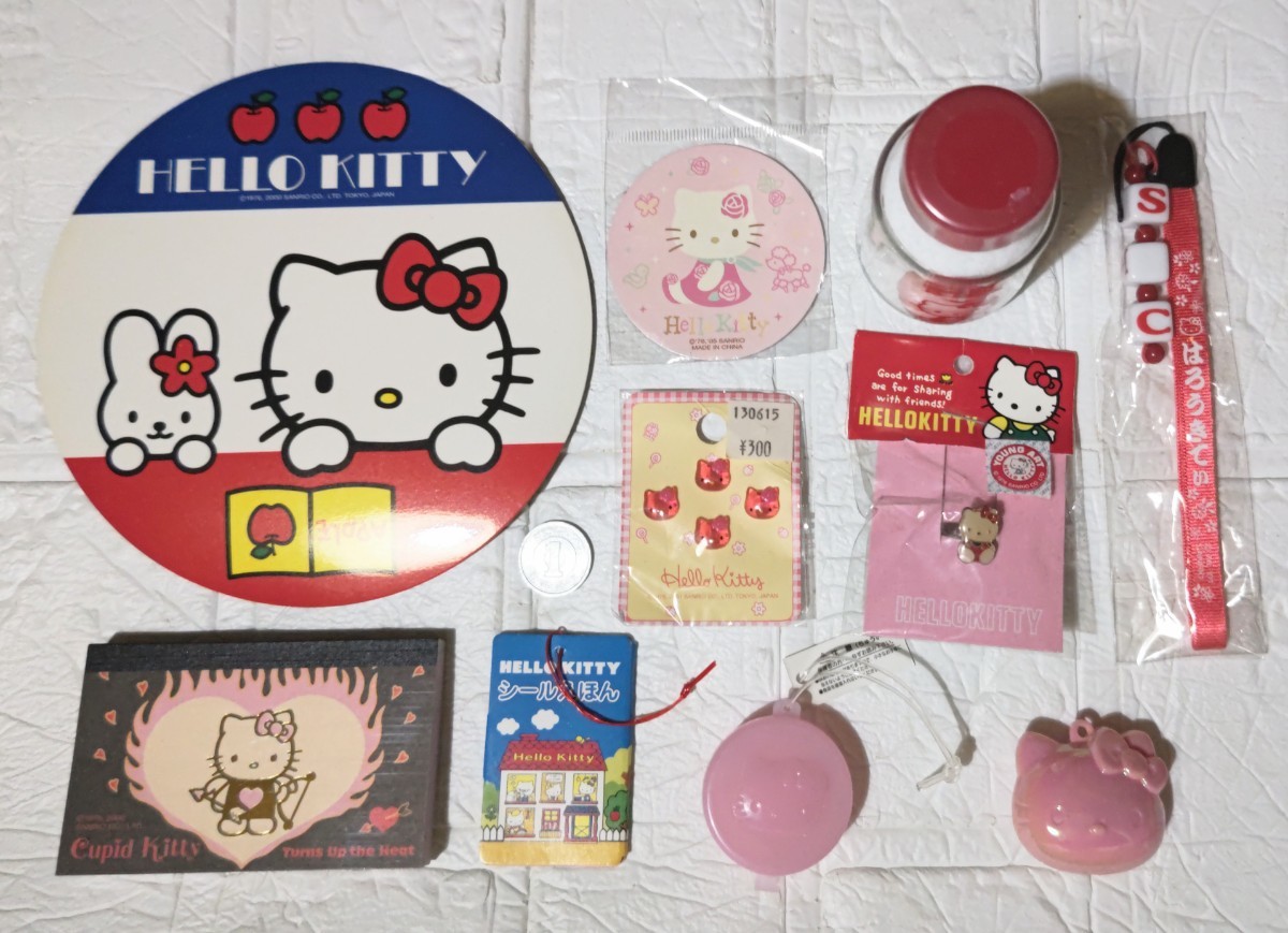 激安セットサンリオ HELLO KITTY 食卓塩 マグネット 指輪 ストラップ 顔型ミニボタン メモ 小物ケース 顔型ミニケース シール絵本 他全10点_画像2