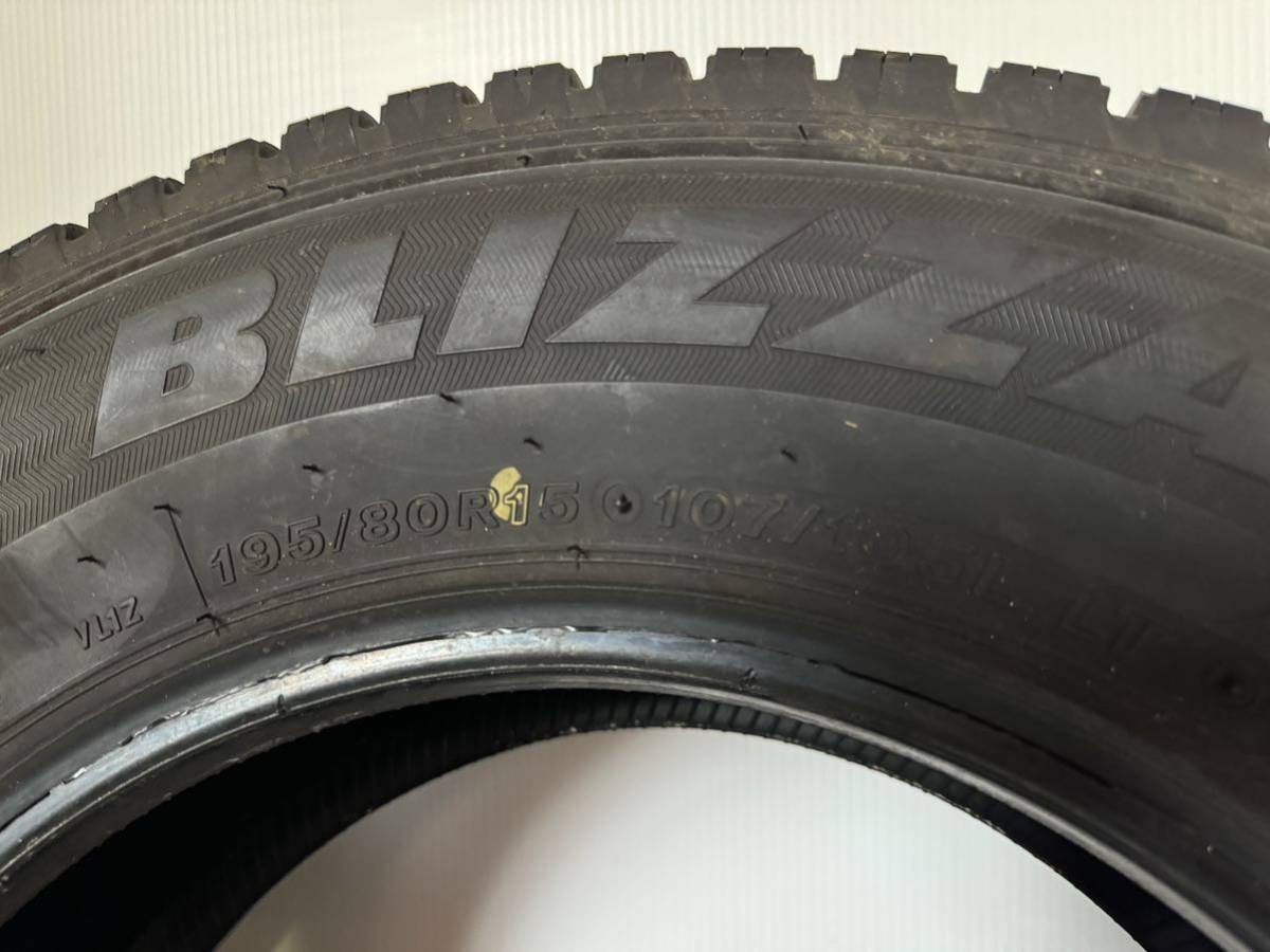 送料無料　A3 2020製 ブリヂストン　BLEZZAK VL1 195/80R15 中古　スタッドレスタイヤ　2本セット　7分山_画像5