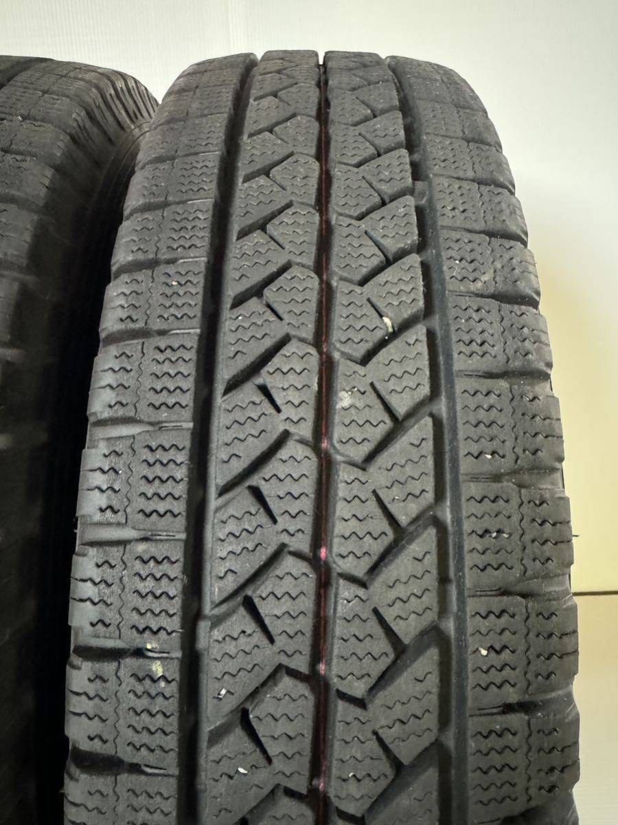 送料無料　A3 2020製 ブリヂストン　BLEZZAK VL1 195/80R15 中古　スタッドレスタイヤ　2本セット　7分山_画像3