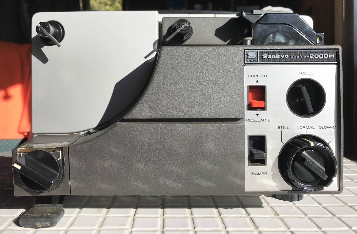 Sankyo 8ミリフィルム映写機 dualux2000H 動作未確認 取説あり 三協精機 8ミリ映写機 プロジェクター 8mm映写機 8ミリフィルム ジャンク_画像2