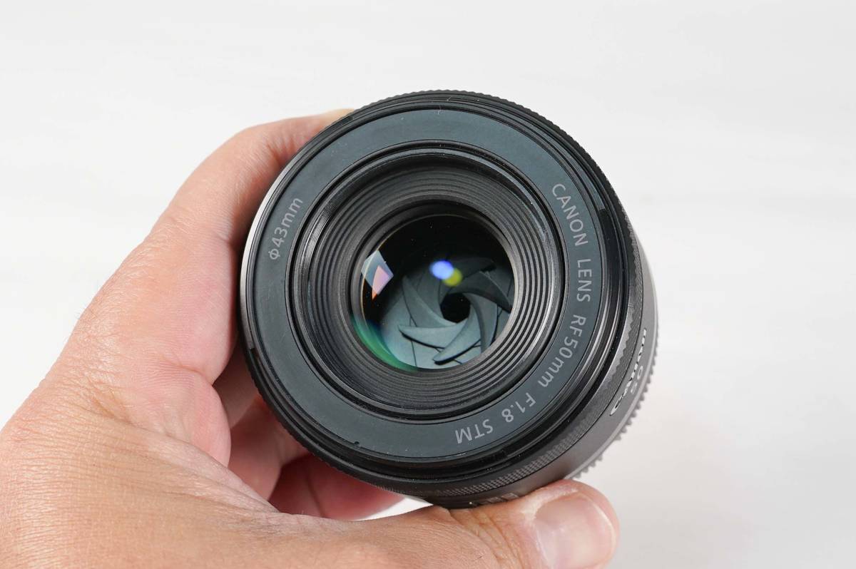 【中古】CANON キャノン RF50mm F1.8 STM フード付き 単焦点レンズ_画像3