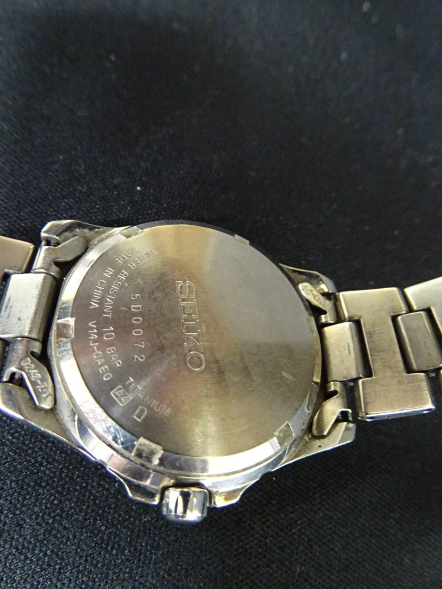 稼働　SEIKO セイコー☆腕時計 TITANIUM 軽量チタン V14J-0AE0 ソーラー ブルー文字盤　動作品　⑥_画像7