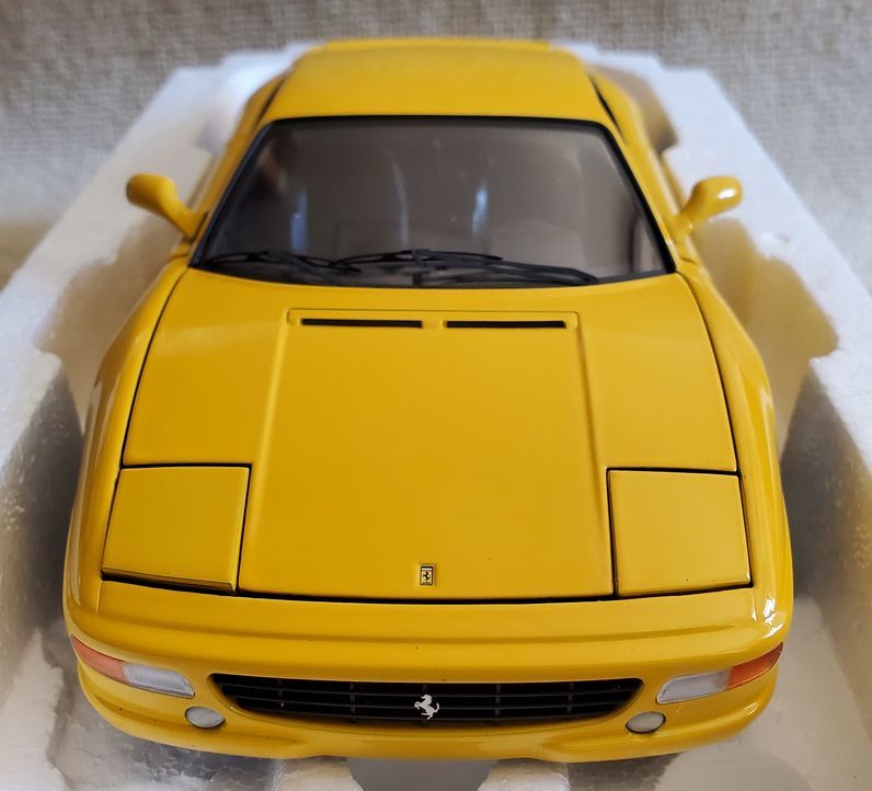 [未展示品] Hot Wheels Elite Edition 1/18 FERRARI フェラーリ F355 Berlinetta Yellow ダイキャストモデル（開閉機構付）_画像3