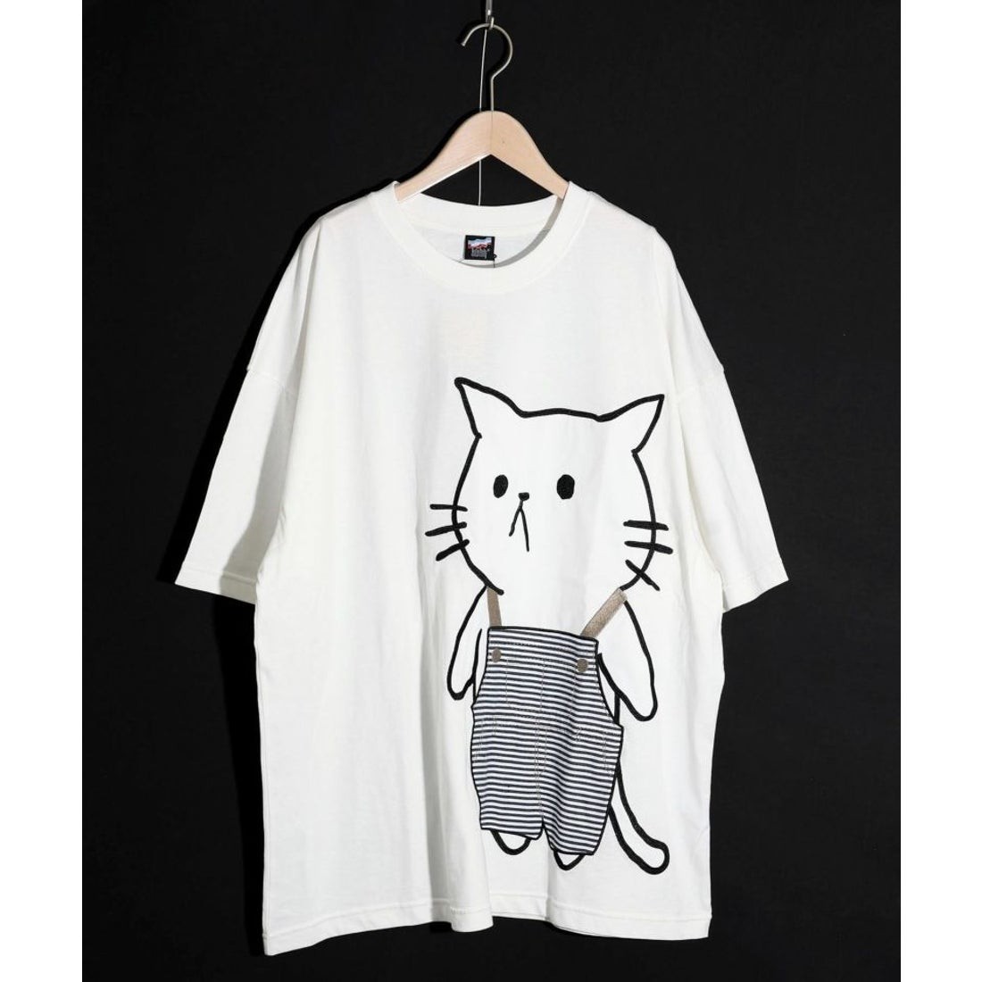 ScoLar スカラー パリティ オーバーオールを着たネコ 刺繍 アップリケ BIG-T Tシャツ 新品 未使用 猫柄 ネコ柄 ユニセックス 男女兼用