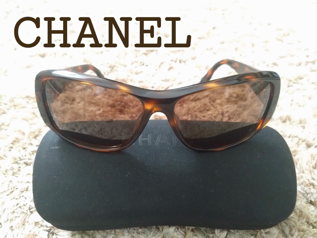 USED beautiful goods CHANEL Chanel sunglasses case attaching ribbon here Chanel here Mark side here tortoise shell marble Brown case attaching 