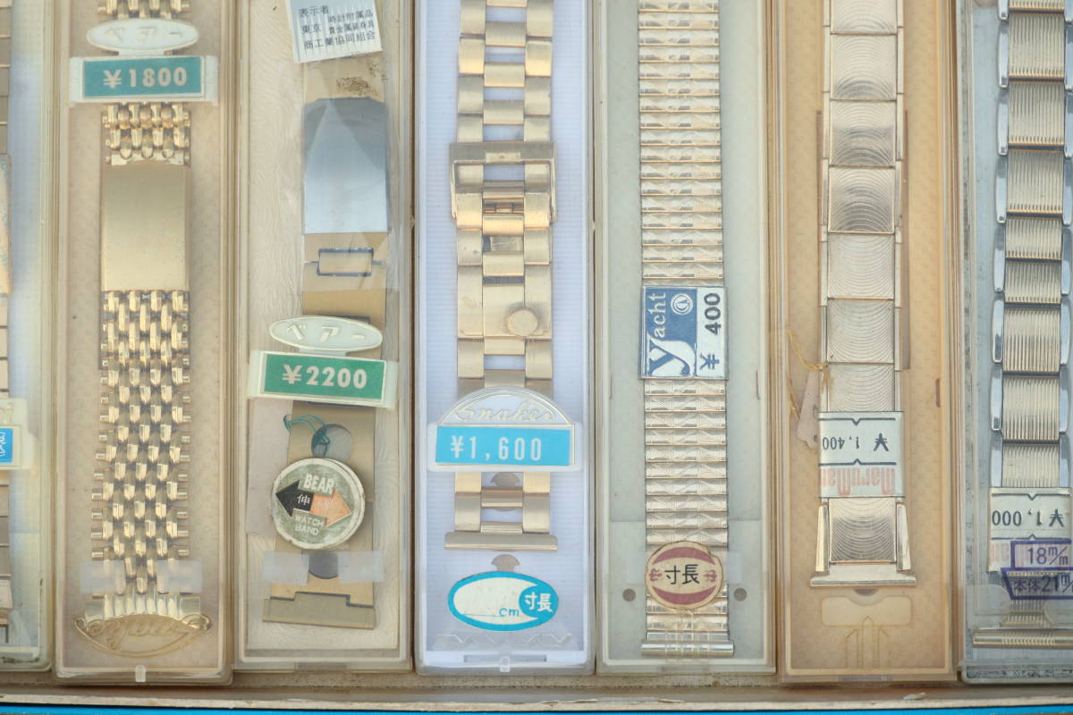 （B68）時計の部品　BANBI BEAR 時計のベルト 金色 いろいろ 金属ベルト 19本まとめて 腕時計 メンズ時計 デッドストック品 委託品_画像7