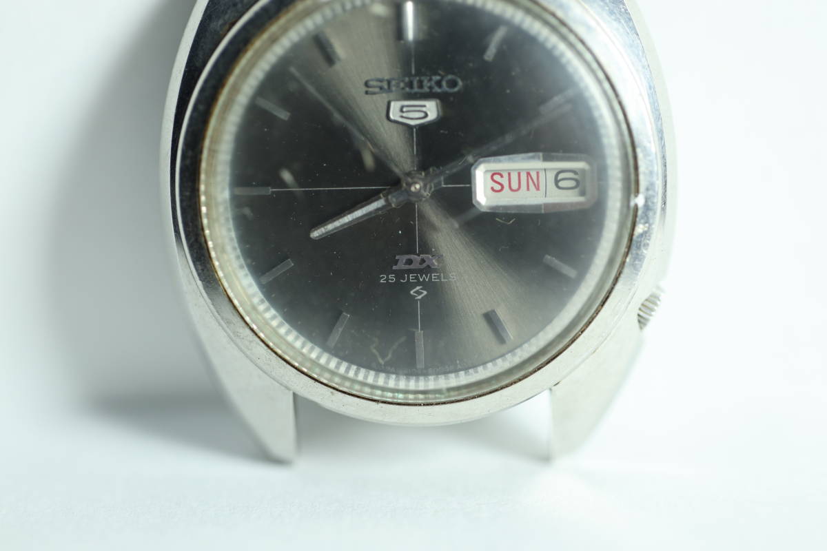 （B9）SEIKO 5　DX　セイコー5 デラックス25石　自動巻き　6106-6000　銀色　アンティーク　稼働品　委託品_画像3