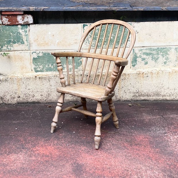 イギリスアンティーク　ボウバック　小さなウインザーチェア【43-365】店舗什器　椅子　子供用　撮影小物