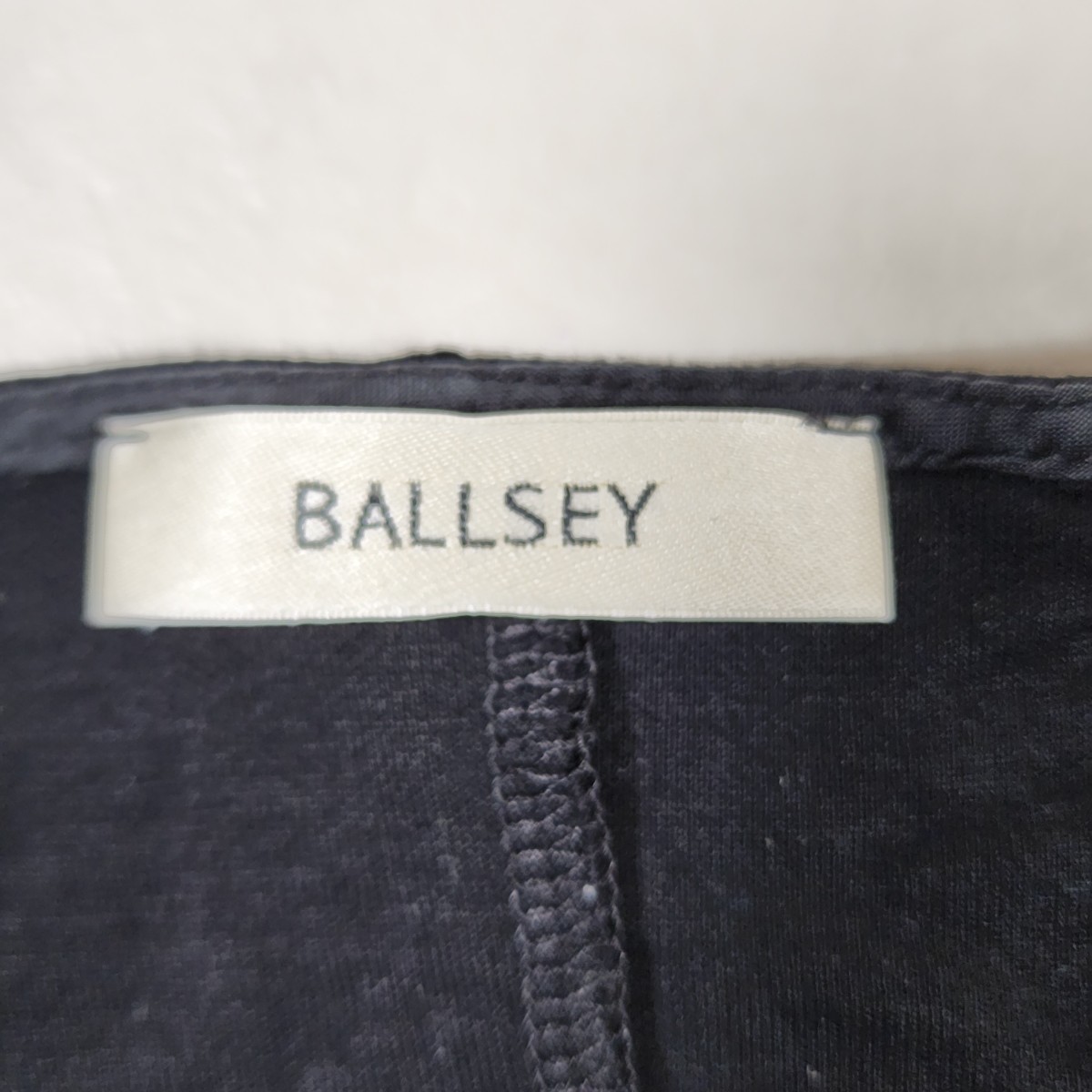 Y1 美品 Ballsey ボールジー レディース ドレープネック ジャージーカットソー 背中縫い目 Tシャツ 長袖 38 M ブラック 黒 無地 レーヨン _画像8