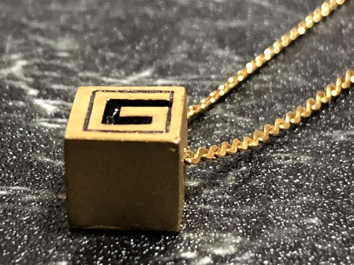  beautiful goods GIVENCHYji van si. necklace Cube G Logo 