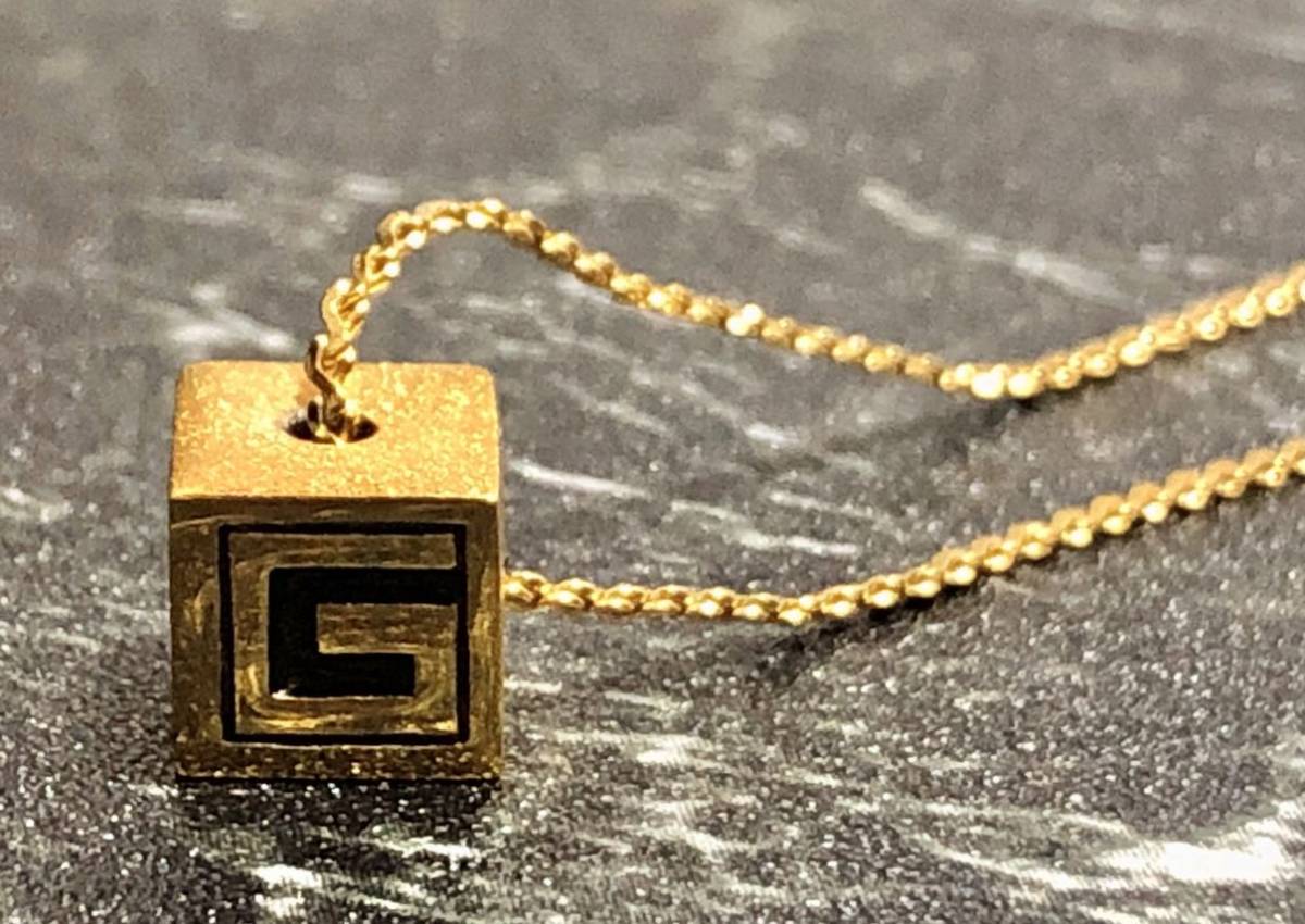  beautiful goods GIVENCHYji van si. necklace Cube G Logo 