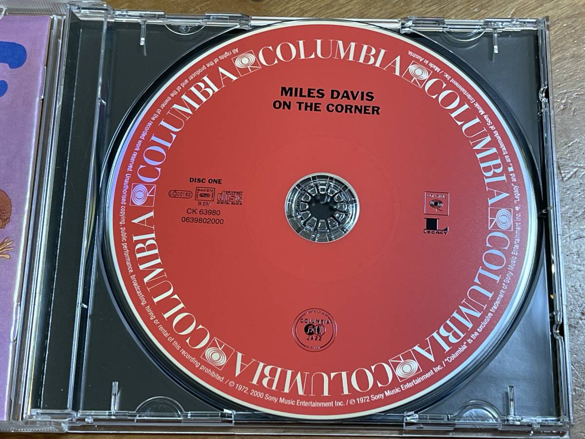 【CDほぼ新品】on the corner/miles davis/オン・ザ・コーナー/マイルス・デイヴィス【輸入盤】_画像3