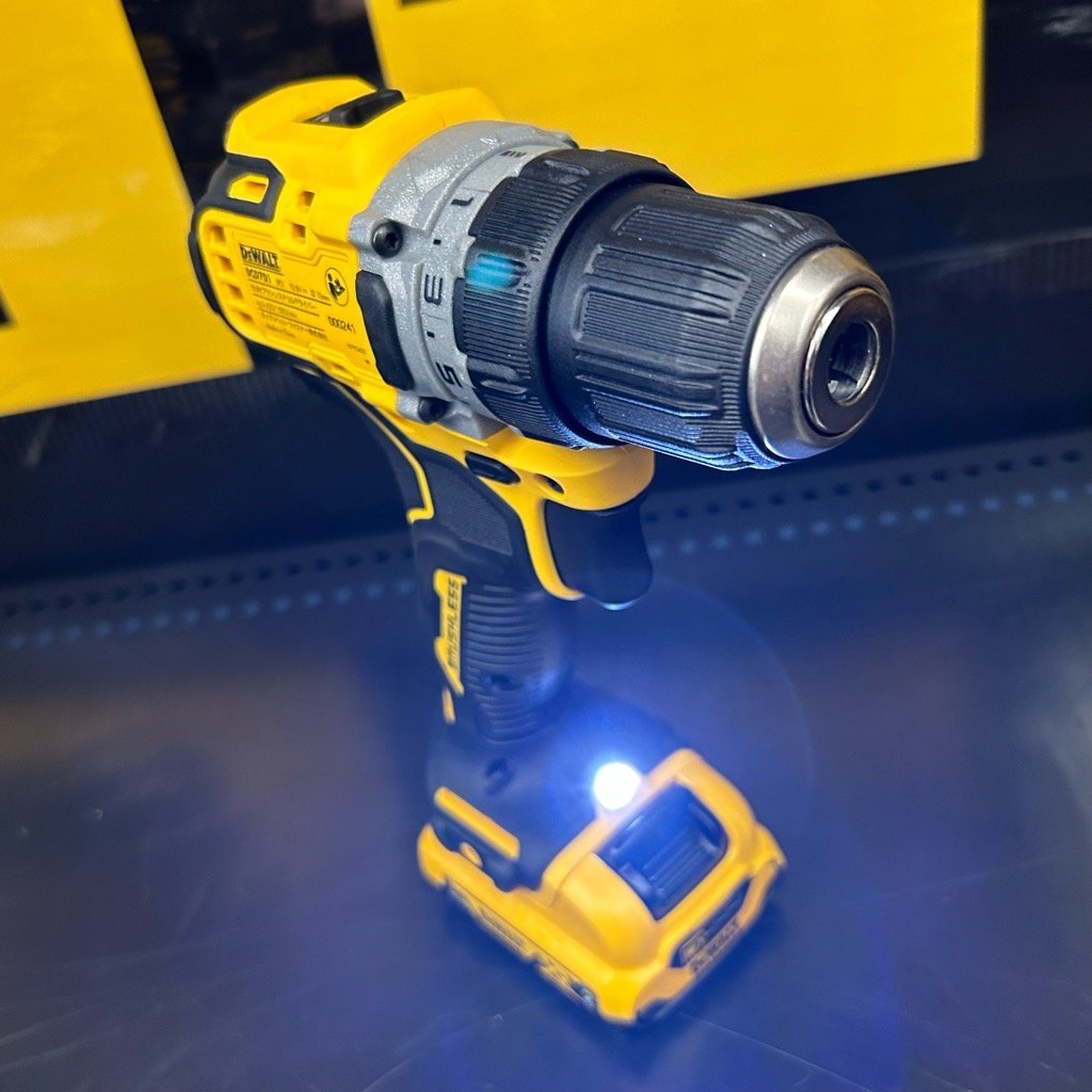 『展示在庫処分品！数量限定！』【DEWALT】10.8V ドリルドライバー『DCD701D2型』●最大トルク57.5N.m●10.8V/2.0Ah電池2個付【未使用品】_画像3