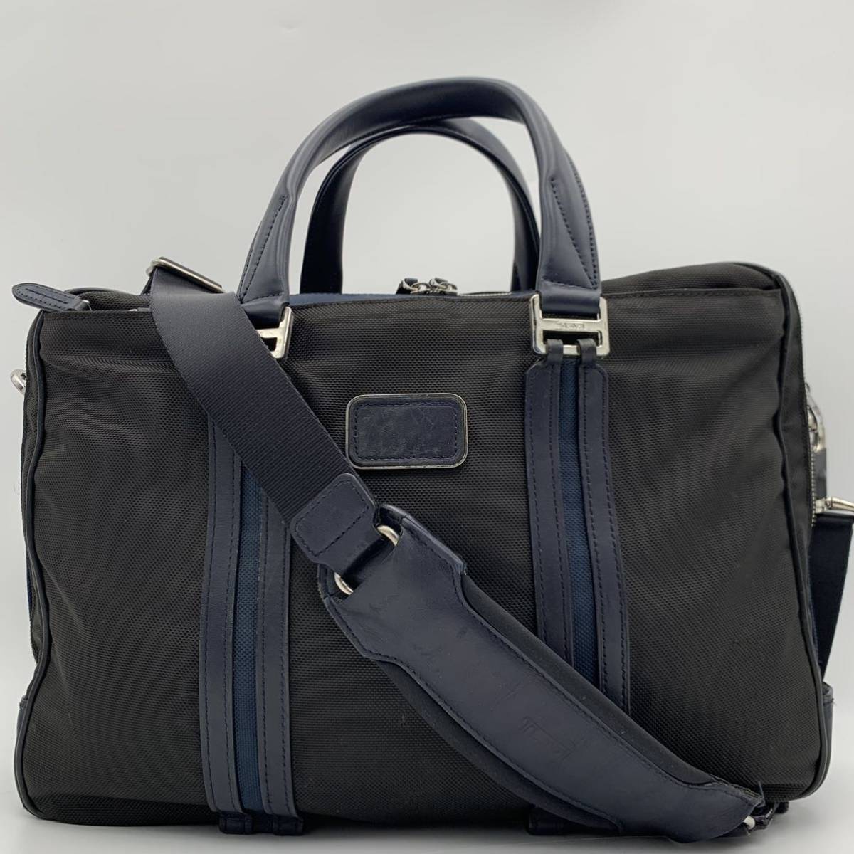 1円〜 TUMI トゥミ JARVIS ジャービス 2way ビジネス バッグ トート ショルダー ブリーフ ケース ブラック × ネイビー 黒 紺 メンズ Wzip_画像2