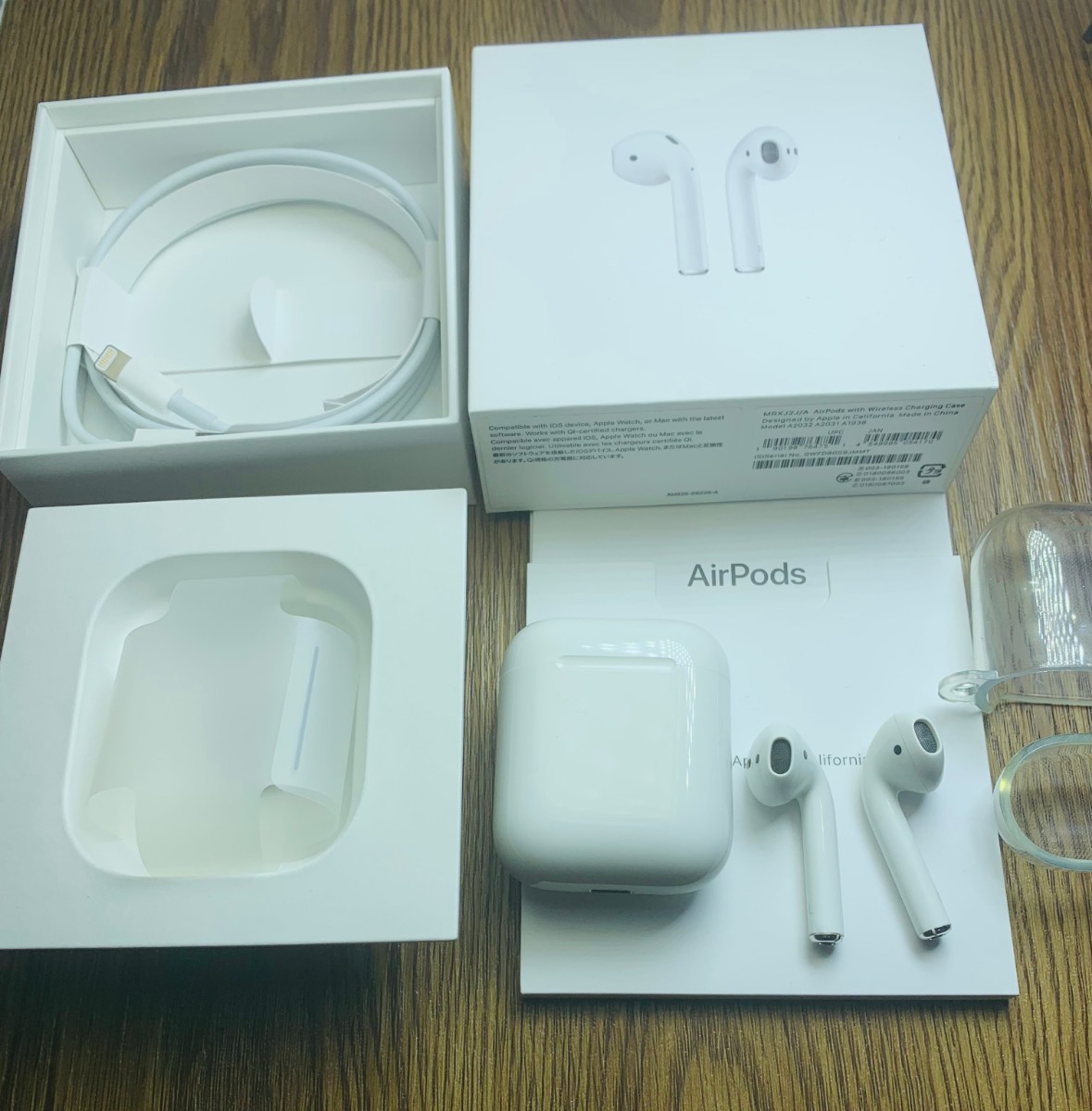 Apple AirPods 第ニ世代のイヤホンセットの出品　モテルA2031　A2032、A1602アップルエアーポッズ MＶ7N2J/A正規品 動作品 バッテリー良好_画像4