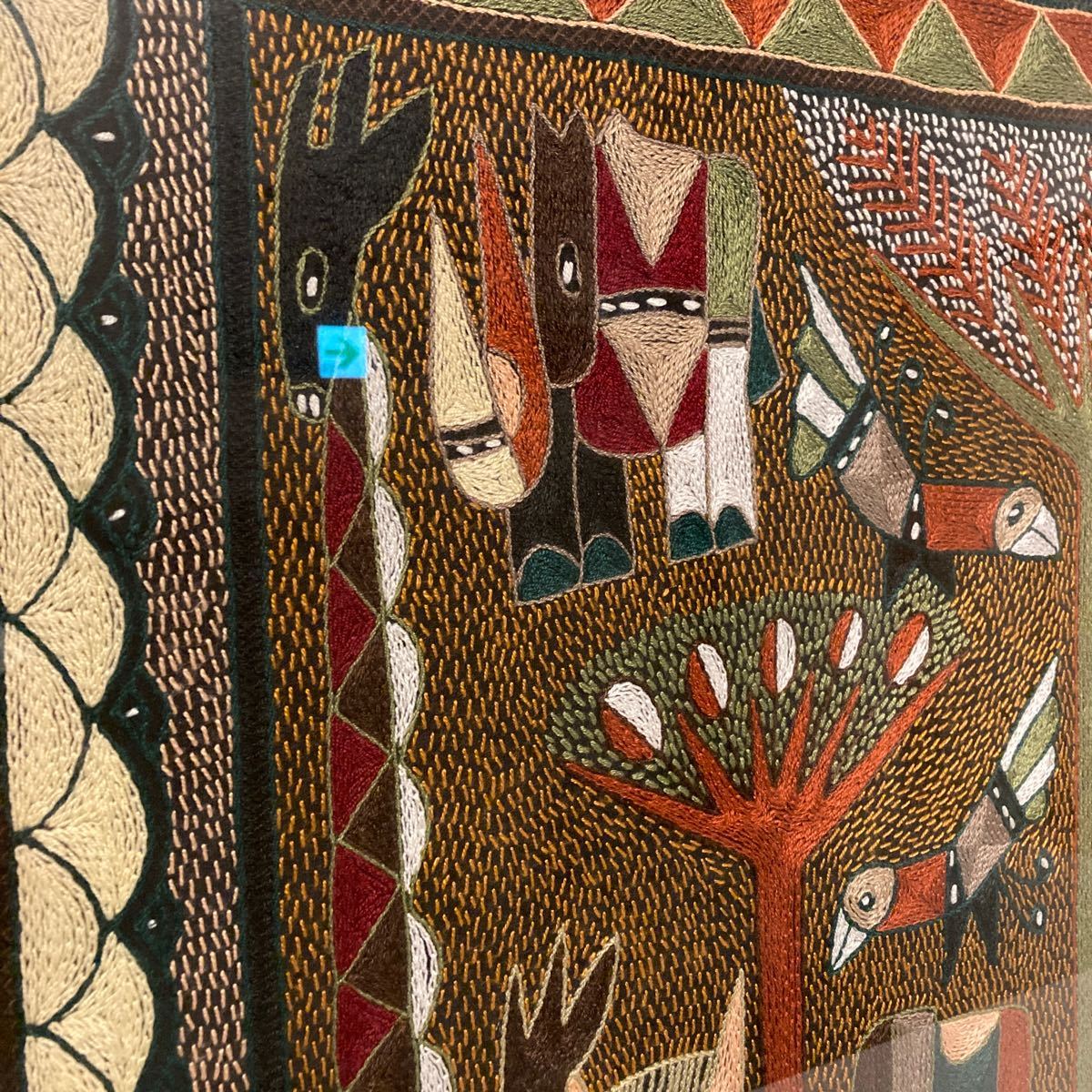 希少　南アフリカ　刺繍画　ハンドメイド　シンガポールで作成の額装付き　バオバブ　1660ミリ930ミリ　非常に珍しいものです_画像10