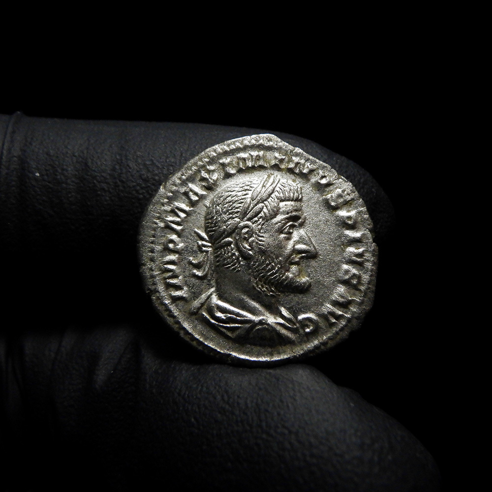 【古代ローマコイン】Maximinus Thrax（マクシミヌス・トラクス）クリーニング済 シルバーコイン 銀貨 デナリウス(WLXf9DZ9Qw)_画像2