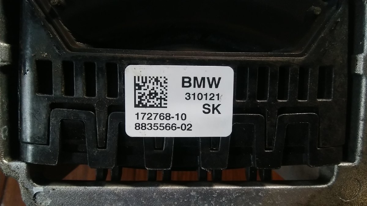U#989 BMW X1 xdrive18d xLine F48 3DA-AD20 2021年 エンジンマウントセット_画像2