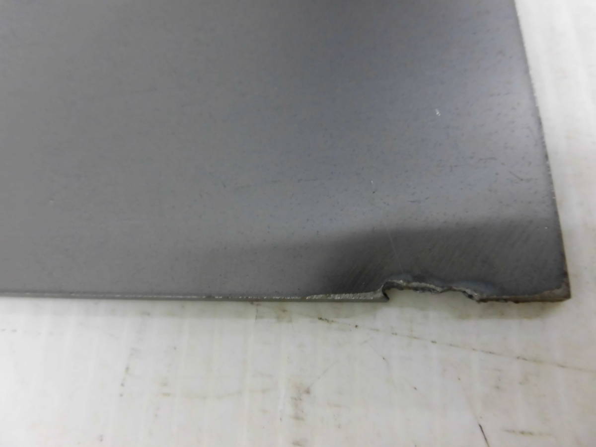 鉄板 　黒皮　スチール板　板厚3.2mm　344mm x 922mm 2枚　切板　切材　溶接材　A_欠けています。