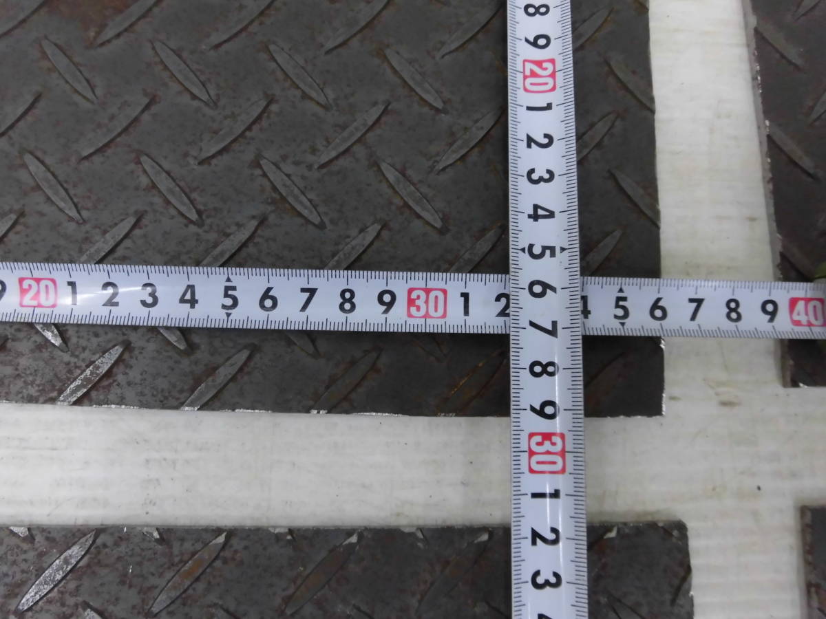 縞板 鉄板 板厚3.2mm 290mm x365mm 4枚 切材 中古品 切板 溶接材 側溝蓋 Bの画像6