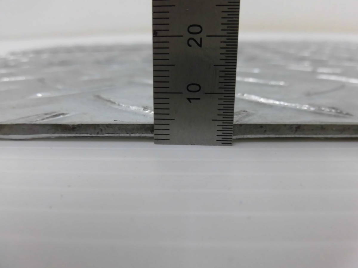 縞板　シマ板　鉄　メッキ　亜鉛メッキ　スチール　鋼材　3.2㎜　155X600ミリ　2枚　他１枚　切材　溶接材　側溝蓋_画像7