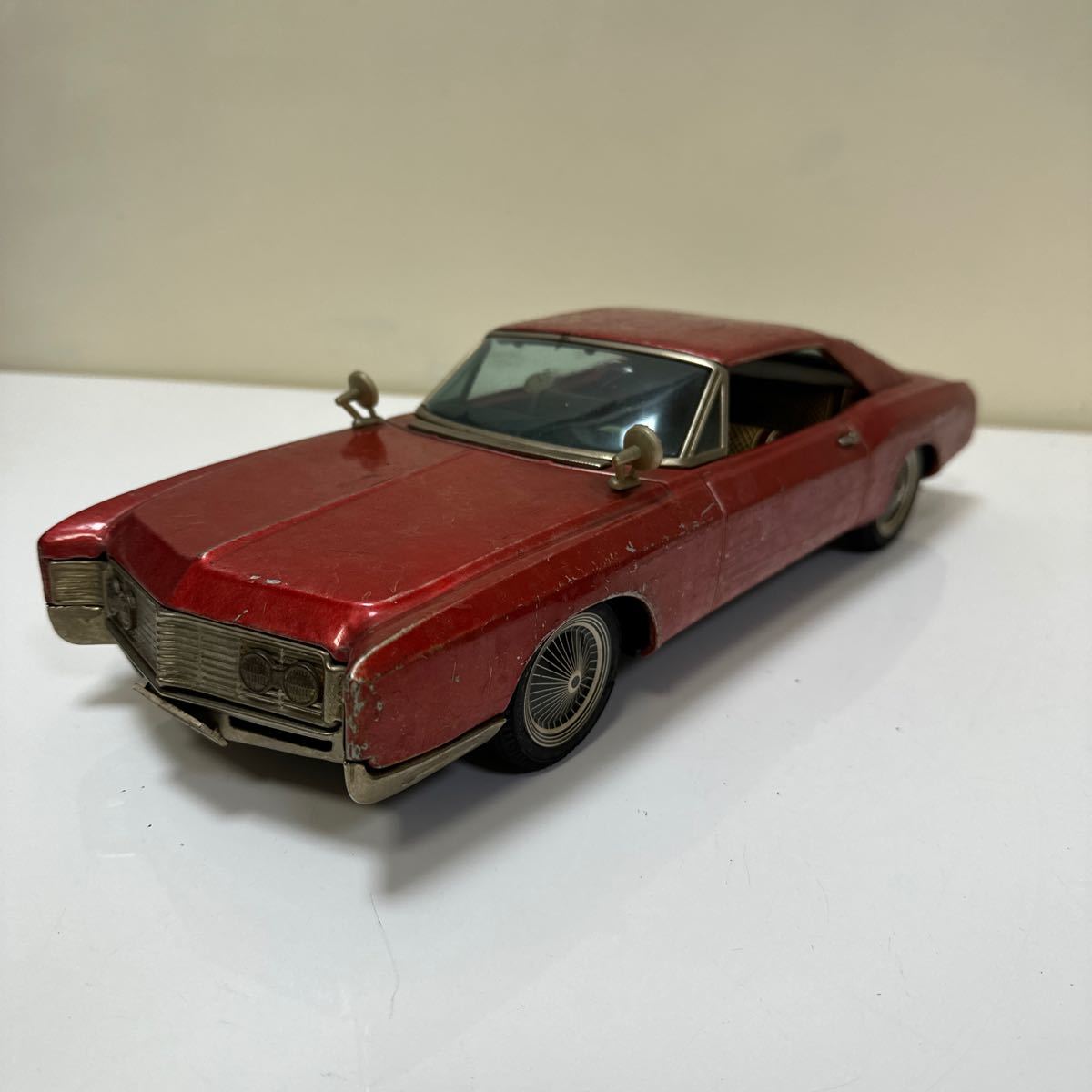 A174 昭和レトロ　当時物　エーワン　ASAKUSA TOY ブリキ　玩具　オモチャ　Buick Riviera アメ車　車　赤