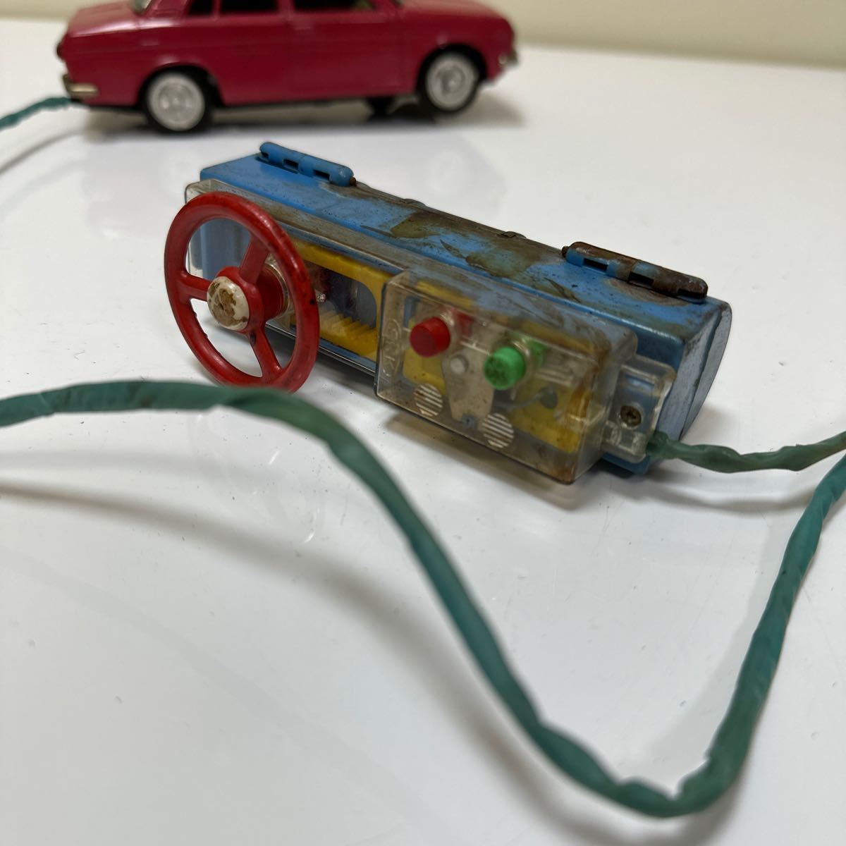 A185 昭和レトロ　当時物　新生機器　ブリキ　玩具　オモチャ　リモコンカー　日本製　旧車_画像9