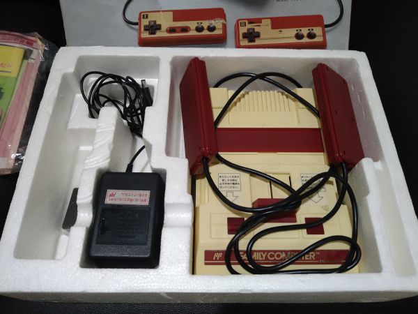 ☆ジャンク品　任天堂 ファミコン本体・ドラゴンクエスⅣ　ソフト　ジャンク品☆_画像2