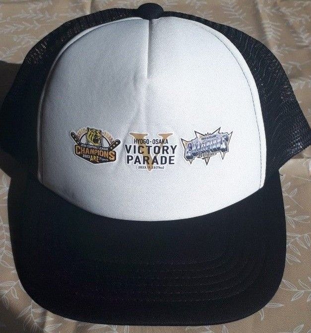 阪神タイガース　オリックス　優勝記念パレードスタッフジャンパー　帽子