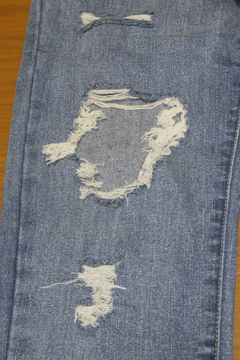 * size S*CECIL McBEE* Cecil McBee * damage jeans *S*